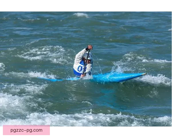 划破波澜：皮划艇邀请赛风采